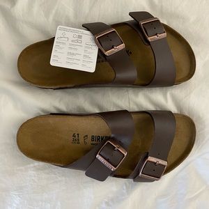 NWT brown Birkenstocks. Mens size 8